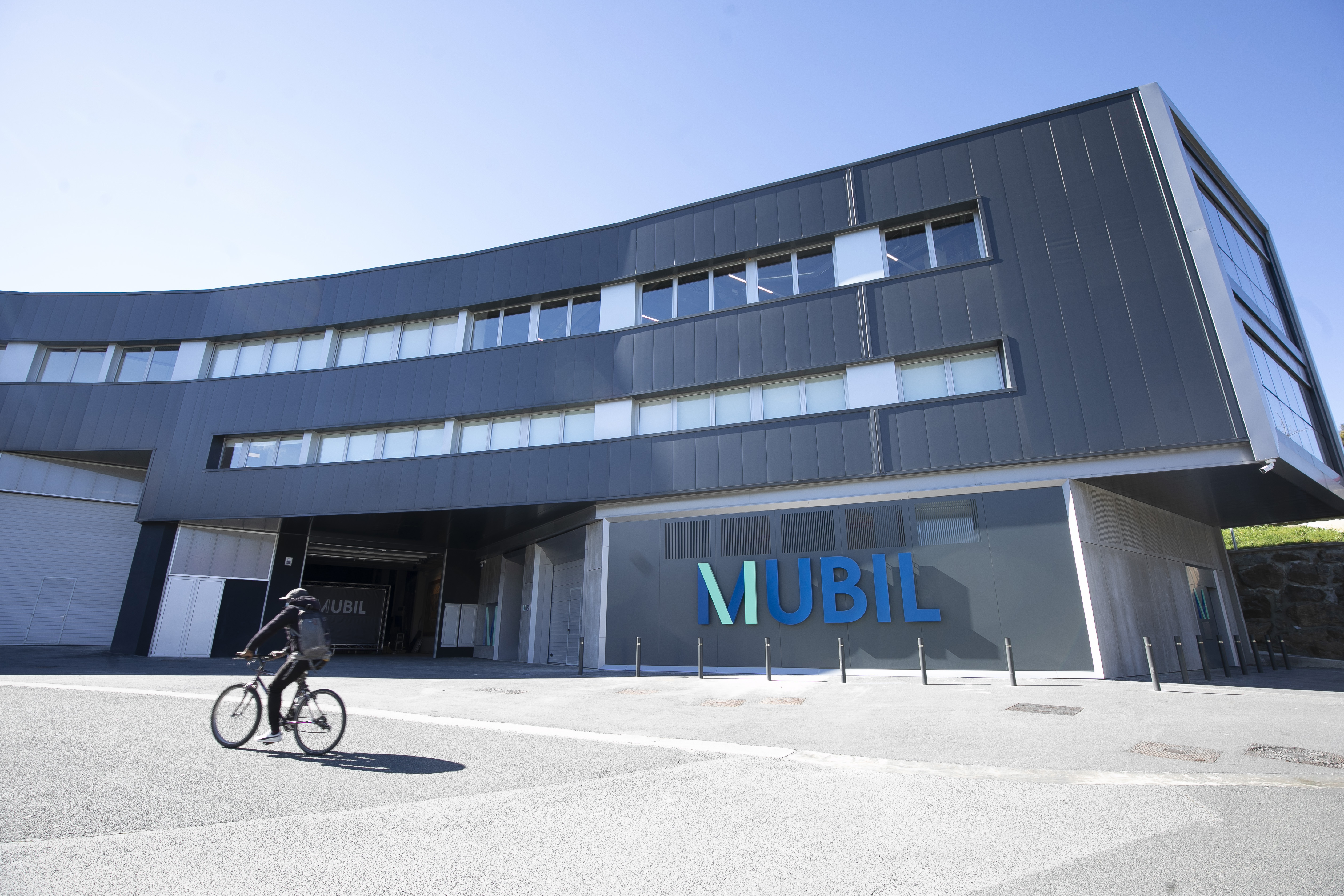 El MUBIL (Centro de Nueva Movilidad) se creó en el programa Etorkizuna Eraikiz. Su edificio sede está situado en el municipio de Tolosa, País Vasco. 